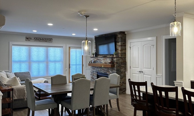 North Conway Condominio | Luxury Condo at Cranmore Mountain in North Conway!! Heated Pool & Hot Tub!!!