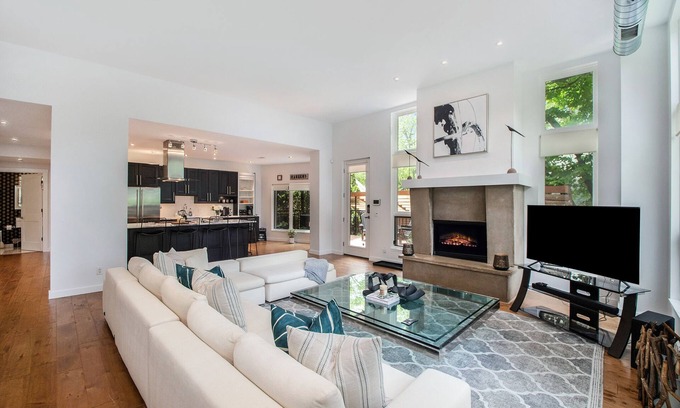Shorewood-Tower Hills-Harbert Condominio | Luxury Condo at Vineyard Lofts Plan for Summer Now!!!