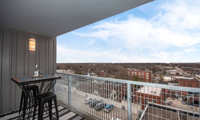 Champaign Apartamento | Luxury Condo in Downtown Champaign