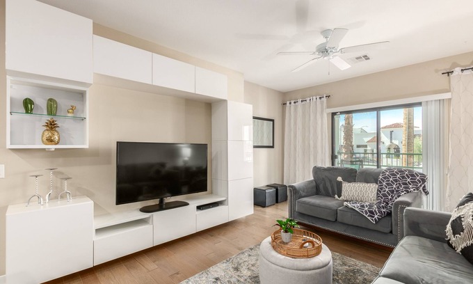 Ocotillo Condominio | Luxury Condo in Ocotillo! Pool, Gym, Spa! Walk to All!