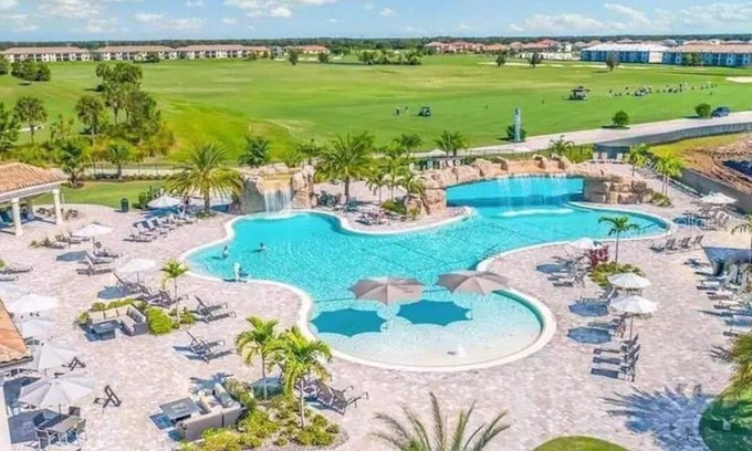 Lakewood Ranch Condominio | Luxury Condo in Upscale Lakewood National Golf Community Experience the Best