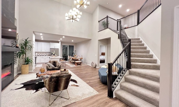 Cottage Grove Casa | Luxury condo in welcoming safe and warm neighborhood in Woodbury/Cottage Grove.