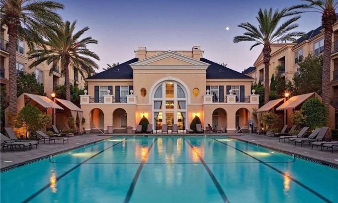 Airport Area Apartamento | Luxury condo near Irvine Business & UCI Hospital