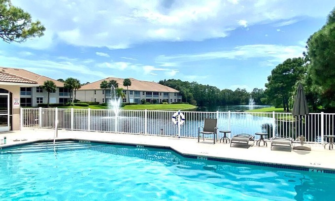 Imperial Golf Estates Apartamento | Luxury condo near Wiggins pass beach & park