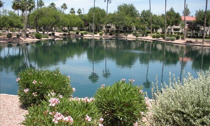 Superstition Lakes Condominio | Condominio de lujo en campo de golf con espectaculares vistas del atardecer