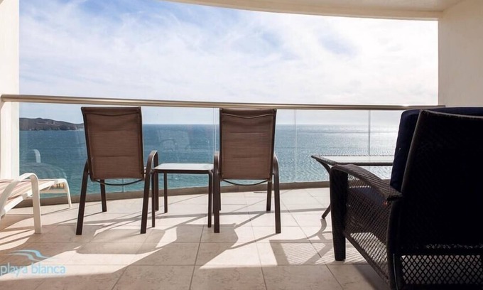 San Carlos Condominio | Luxury Condo w Private Balcony and Fantastic Ocean Views - Playa Blanca by Redawning
