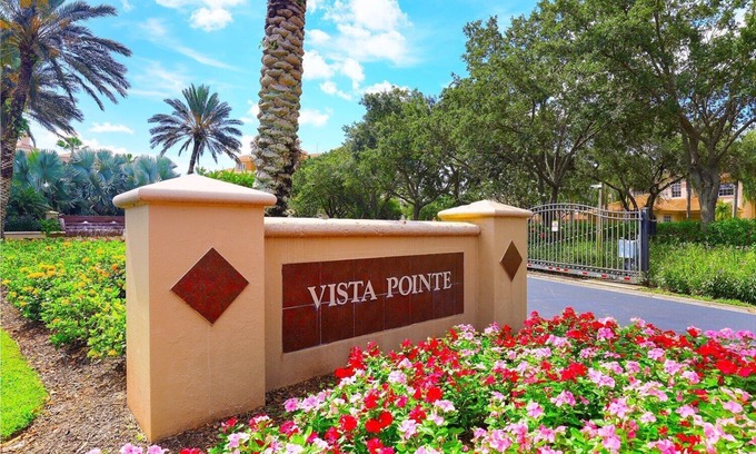 Vineyards Condominio | Luxury condo with Beautiful Lake and Golf Course in Vineyards Community