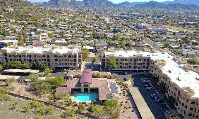 North Mountain Condominio | Luxury condo within resort-like gated community nestled against mountain reserve