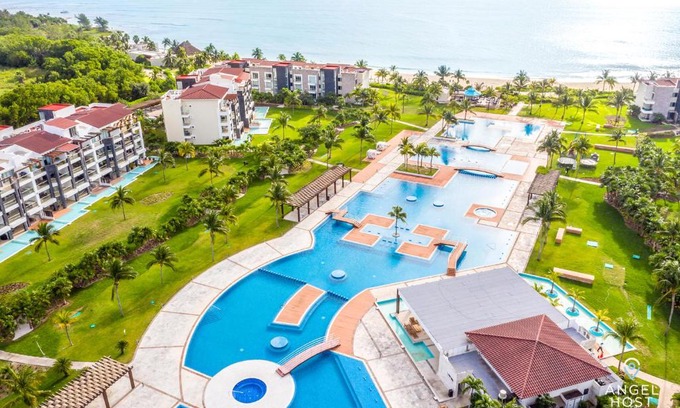 Puerto Juarez Apartamento | Luxury Condos at Mareazul Beachfront Complex with Resort-Style Amenities