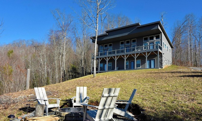 Murphy Cabina | Luxury Contemporary Chalet with spectacular views, amenities & nearby activities