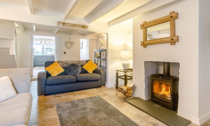Fowey Cabina | Luxury Cornish cottage w/hot tub and wood burner