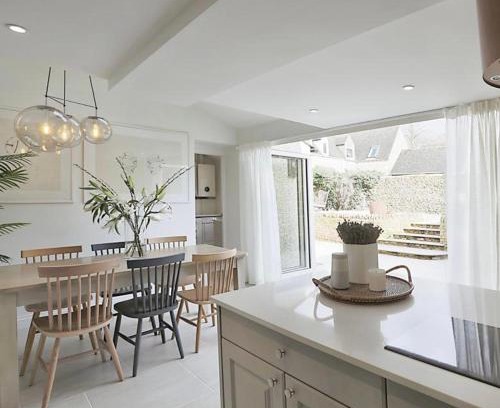 Stow-on-the-Wold Casa | Luxury Cotswold Cottage with hot tub in Stow on the Wold!