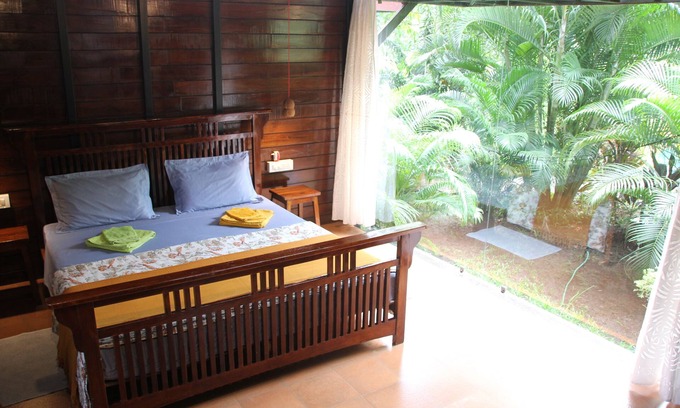 Morjim Cabina | Luxury cottage in a lush green-50 meters from Morjim beach