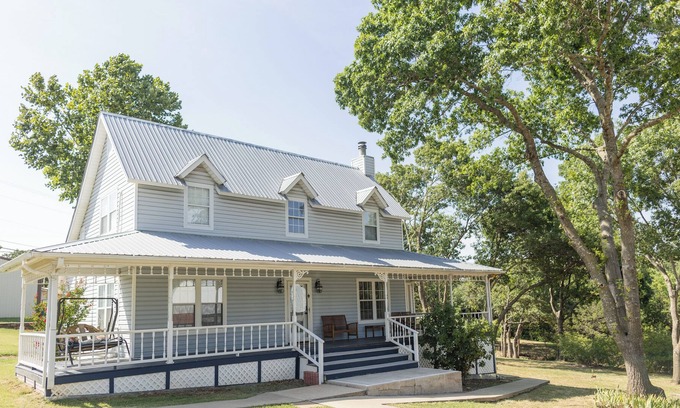 Sulphur Casa | Luxury Cottage in Sulphur, Okla- come visit this completely renovated property!