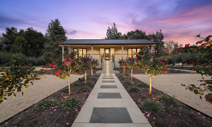 Napa Cabaña | Luxury cottage minutes from Yountville with Pool/SPA Access