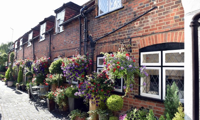 Windsor Cabaña | Luxury Cottage Near Windsor Castle