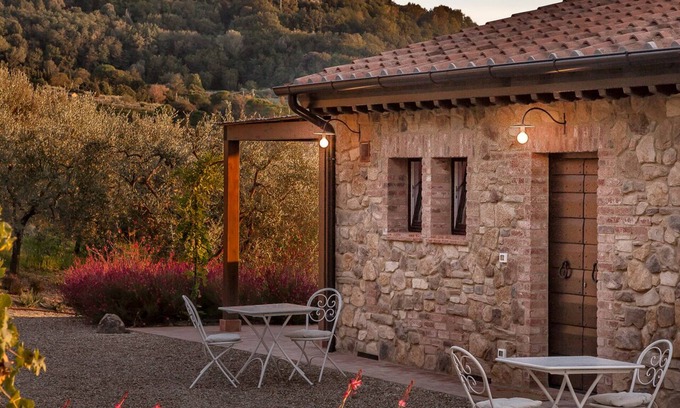 Montepulciano Cabaña | vista de paisaje de cabaña de lujo compartida de piscina compartida