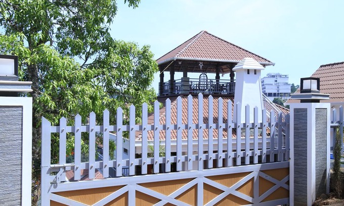 Anachal Villa | Luxury cottages with beautiful mountain view