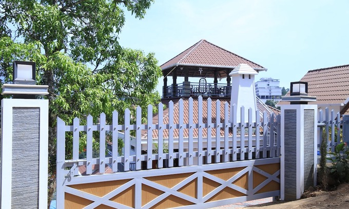Anachal Hotel | Luxury Cottages with Beautiful Mountain View
