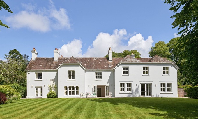 Wareham Casa | Luxury Country Manor House with private grounds and swimming pool