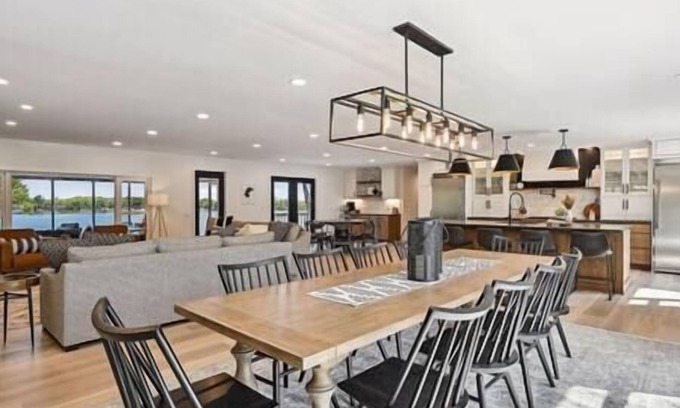 Alexandria Casa | Luxury Cowdry Cottage Lake Home
