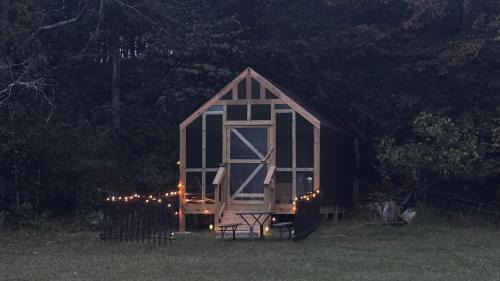 Buford Otro | Luxury Cozy Glamping Cabin Retreat Natural Hide Out