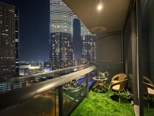 Madinat Zayed Apartamento | Luxury Cozy Minimalist 1BR Haven Connected to Dubai Mall