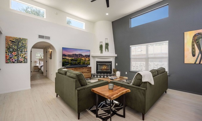Las Cruces Casa | Luxury Desert Escape! Pet Friendly! Hottub! EV!