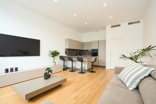 Milan Apartamento | Luxury Design Suite - 20 minutes from DUOMO-NAVIGLI