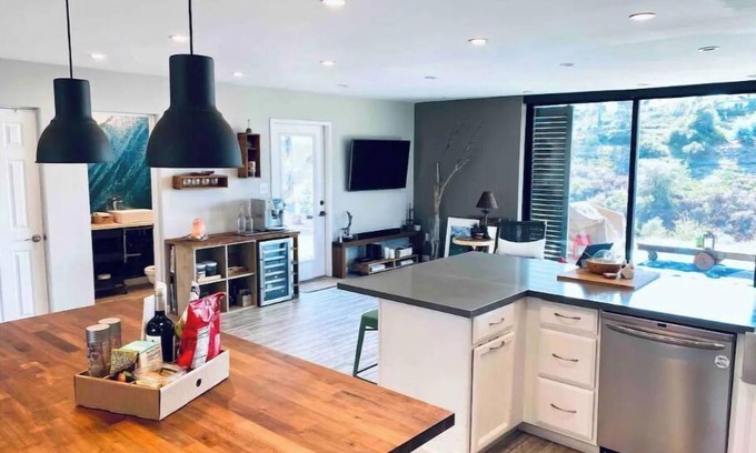 North Clairemont Casa | LUXURY Designer Home w/ INCREDIBLE VIEWS biz ready
