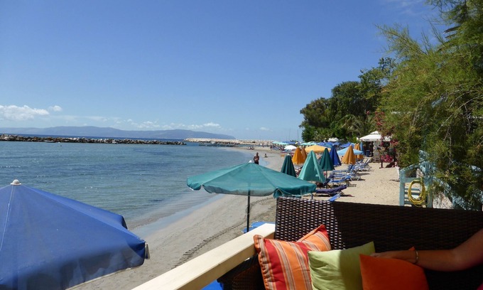 Eleios-Pronnoi Villa | Villa dentro de la propia finca. Gran piscina, jardines por encima de la playa de las tortugas de Kaminia