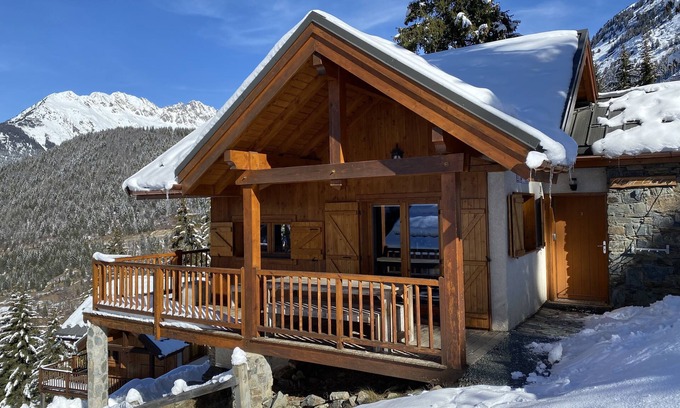 Oz Chalet De Esquí | Chalet de lujo para 10 personas renovado en la pista de esquí en Oz / Alpe d'Huez
