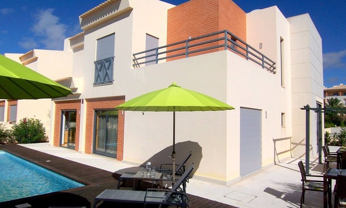 Santa Eulalia Villa | Nueva villa de lujo independiente de 4 camas, completa / equipada, para 8 personas, jardín propio / piscina climatizada