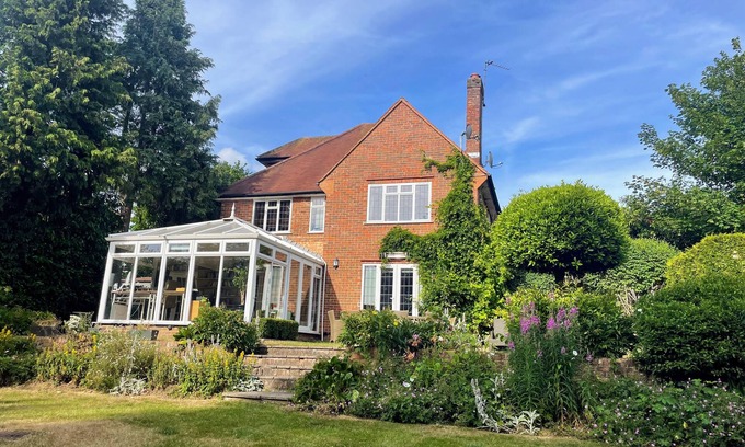 Chalfont St Peter Casa | Luxury detached 4 bed w/ cinema room, gym, office - 20 mins from central London