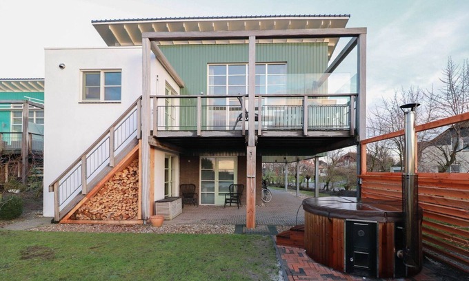 Makkum Cabina | Luxury detached villa on or near the beach