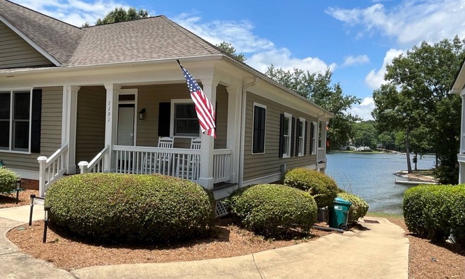 Lake Oconee Casa | ~ Luxury ~ Direct Lake Access Home - Reynolds Lake Oconee, GA - Exceptional!