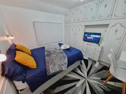Harehills Casa | Luxury double bed with Private Bathroom, NETFLIX, work space and WiFi