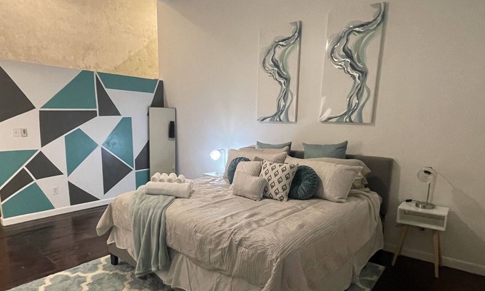 Downtown Memphis Apartamento | LUXURY DOWNTOWN CONDO “WALKING DISTANCE TO EVERYTHING”.