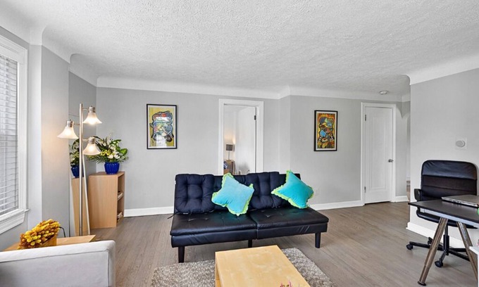Royal Oak Apartamento | Luxury Downtown Retreat - Prime Spot - Sleeps 6