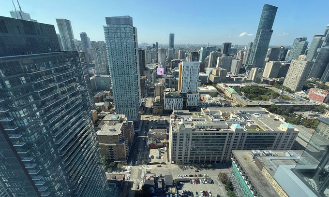 Garden District Condominio | Luxury Downtown Toronto Condo | Gym + Indoor Pool