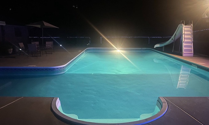 Lithonia Casa | Luxury Duplex: Great for Romantic Getaway or Family Vacation (8 GUESTS MAXIMUM)