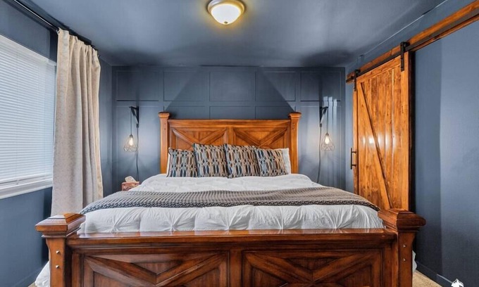 Knik-Fairview Casa | Luxury ensuite, modern amenities