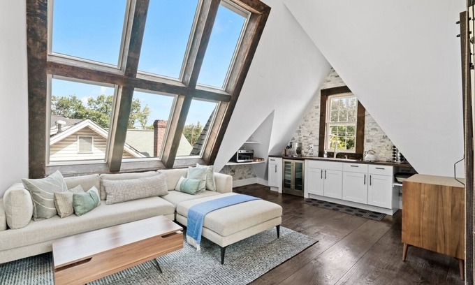 Brookland Apartamento | Luxury Escape in DC, with a private deck!