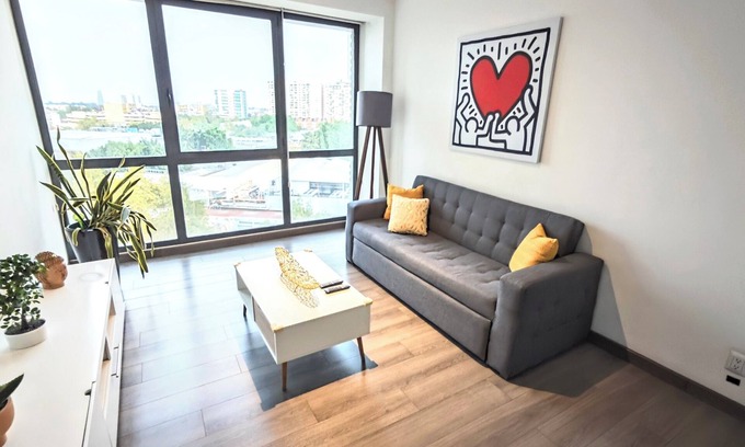 Granada Apartamento | Apartamento bellamente amueblado en un estilo minimalista y elegante.