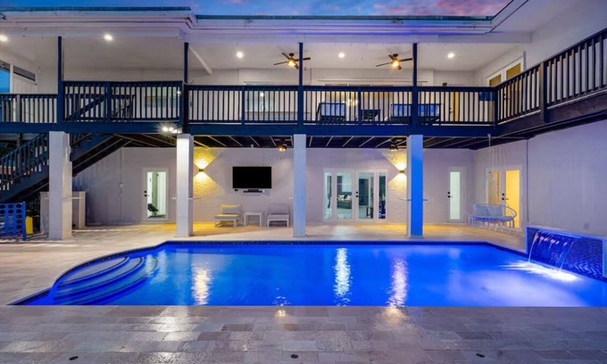 Cutler Bay Casa | Luxury Escape: Pool, Hot tub, Mini Golf & More!