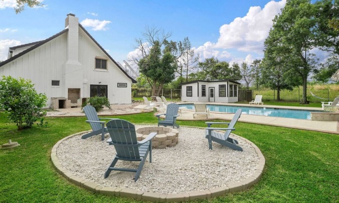 La Porte Casa | Luxury Estate with Pool & Game Room