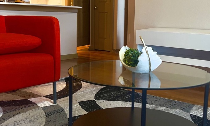 George Bush Park/Eldridge Apartamento | Luxury, Exquisite, Tastefully Furnished Space for Couples and Families"