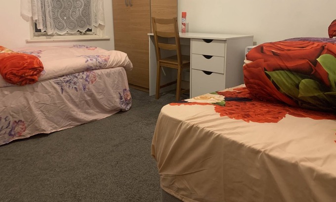Markhouse Casa | LUXURY EXTRA LARGE BEDROOM IN LONDON