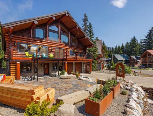 Snoqualmie Pass Casa | Luxury Family Cabin at Summit West