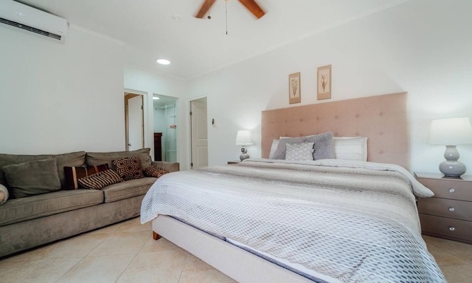 Gold Coast Casa | Luxury Family Home with Amenities